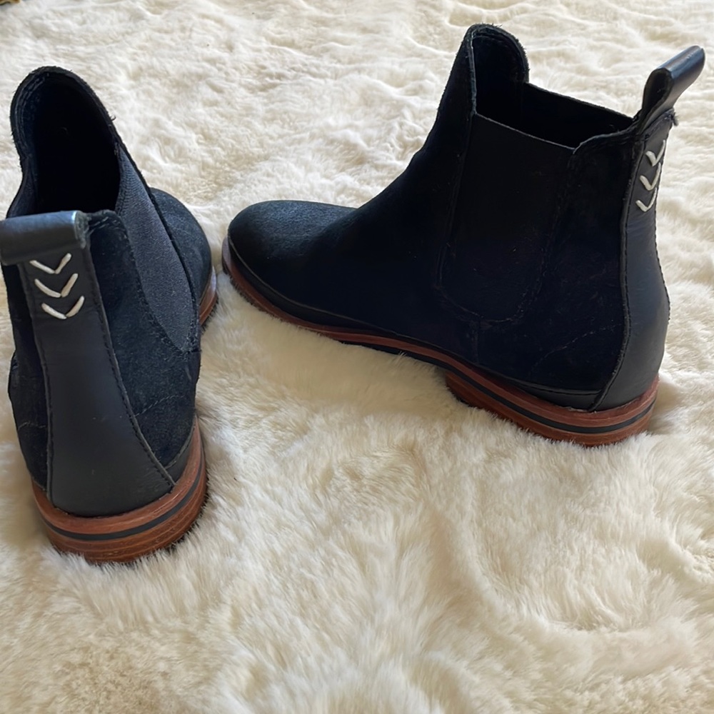 Toms Suede Chelsea Boots size 6